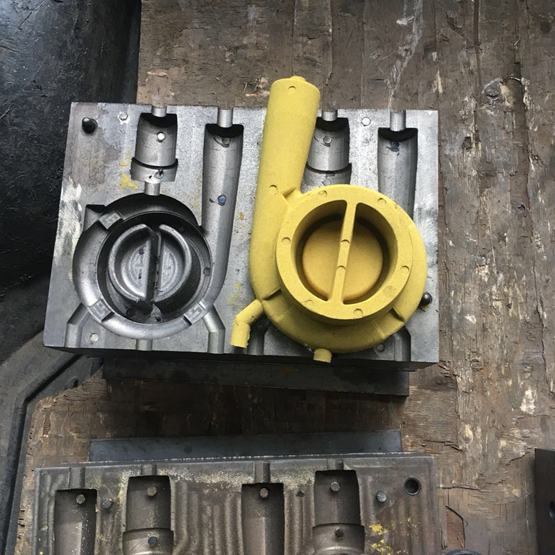 Hoe kan u poreusheidsdefekte voorkom wat veroorsaak word deur verhoogde humiditeit tydens die produksie van gietstukke met behulp van bedekte sandtegnologie in die somer?