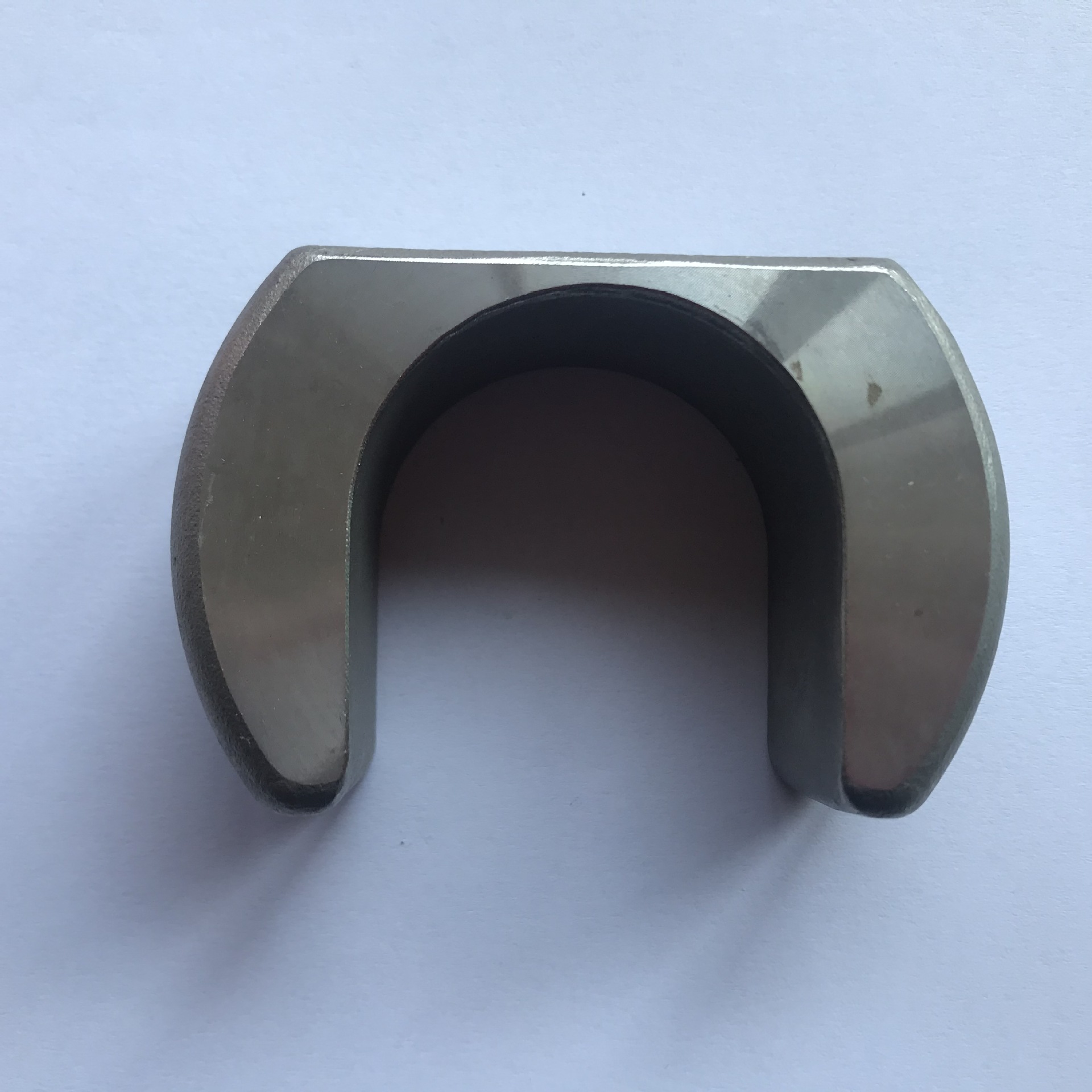 Wat is die rede vir delaminering in die dop wat van waterglassand gemaak is tydens die beleggingsvormproses?